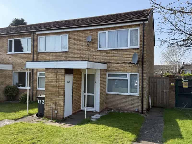 2 Bedroom Maisonette House to Rent Near Shops and Transport