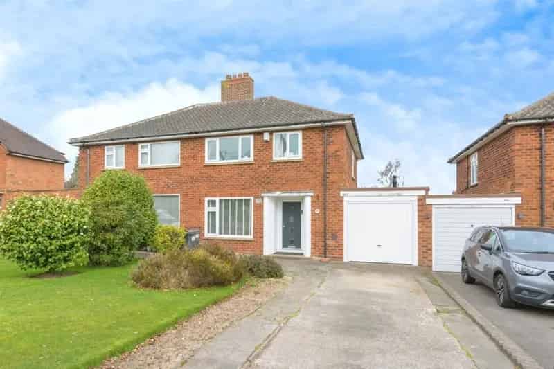 3 Bed Semi Detached House Excellent School Catchment