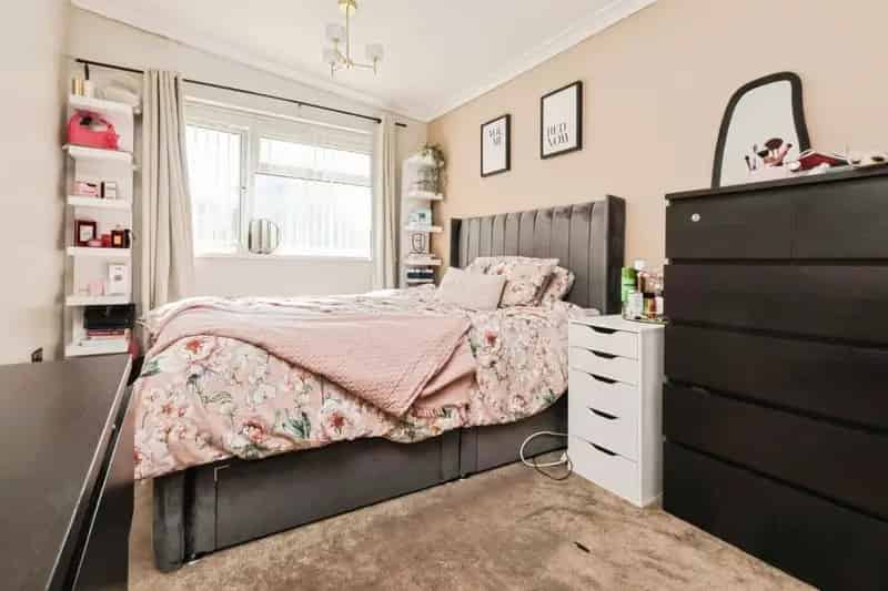 Three Bedroom Family Home with Garage Near Old Hill Train Station