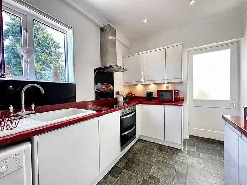 3 Bedroom Semi-Detached House to Rent