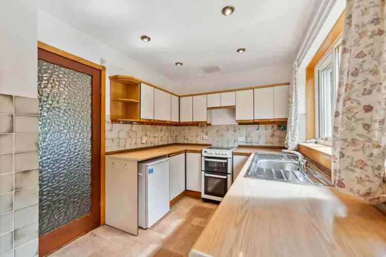 Three-Bedroom Detached Villa with Campsie Fells Views