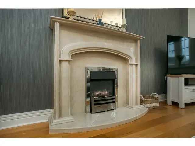 4 Bedroom Detached House for Sale in Roslin