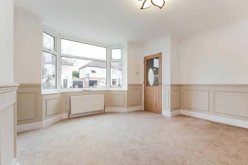 3 Bedroom Semi-Detached House For Sale Near City Centre