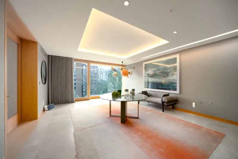Luxury 5-Bedroom Kensington Apartment with 3 Terraces