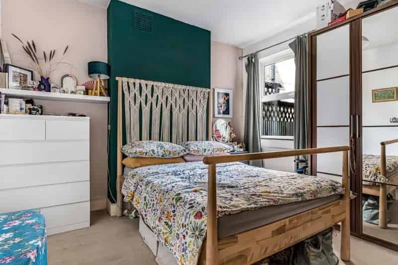 1 Bedroom Flat For Sale Near Excellent Schools and Transport