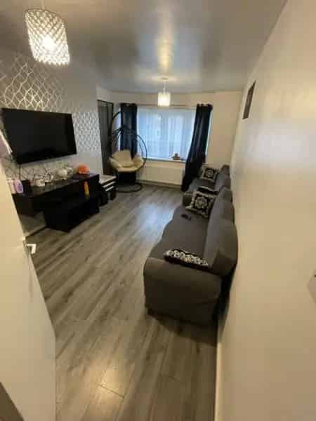 3 Bedroom House with Garden and Balcony