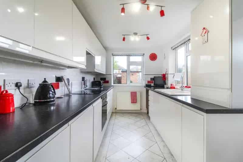 3 Bedroom Terraced House For Rent