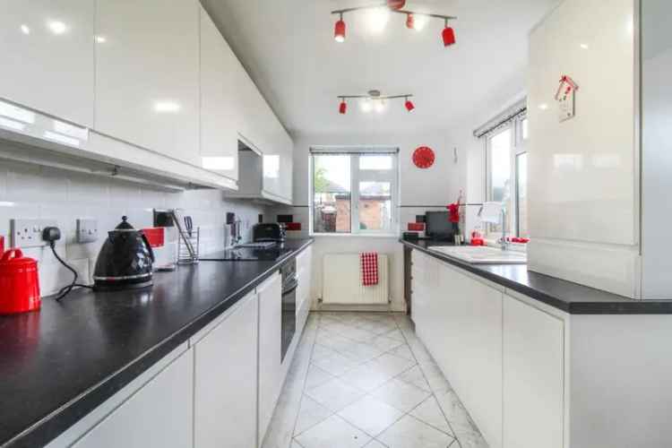 3 Bedroom Terraced House For Rent