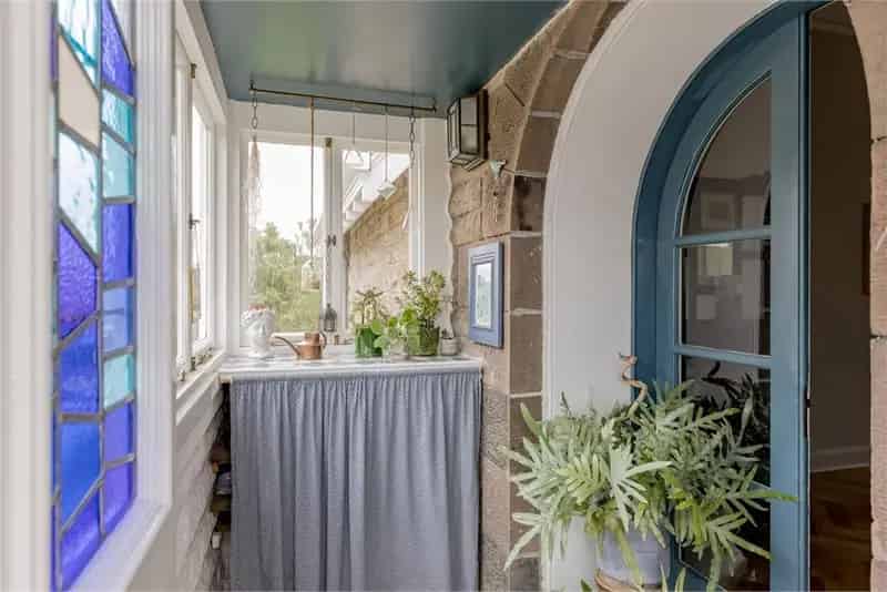 3 Bed Flat Upper with 1 Reception Room Garage and Garden