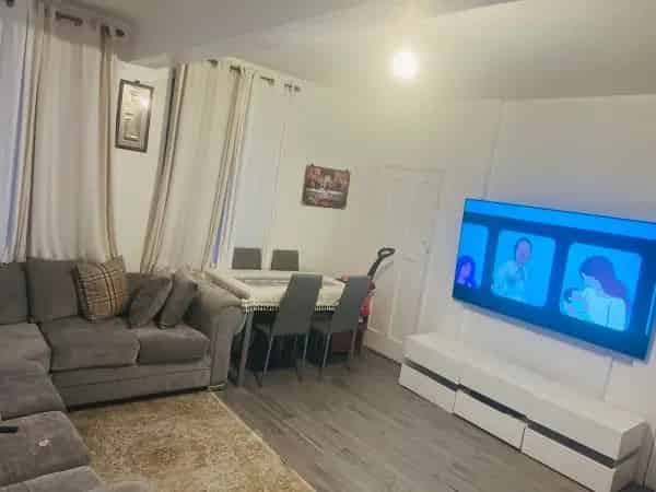2 Bedroom Flat Near Chiswick House - Ample Parking