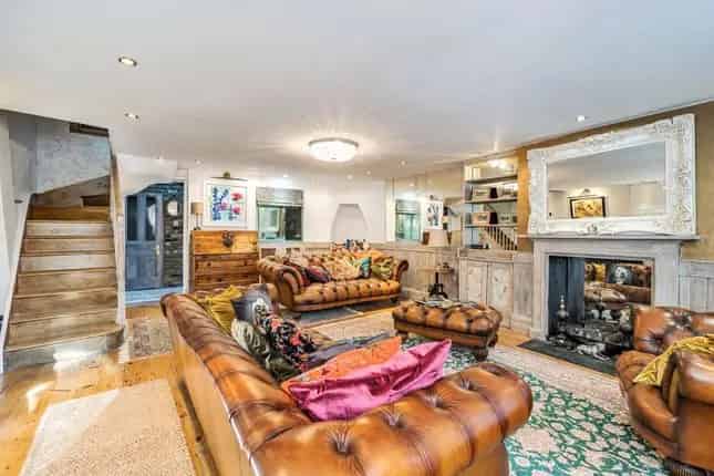 Grade II Listed Hampstead Cottage 3 Floors Stunning Interior
