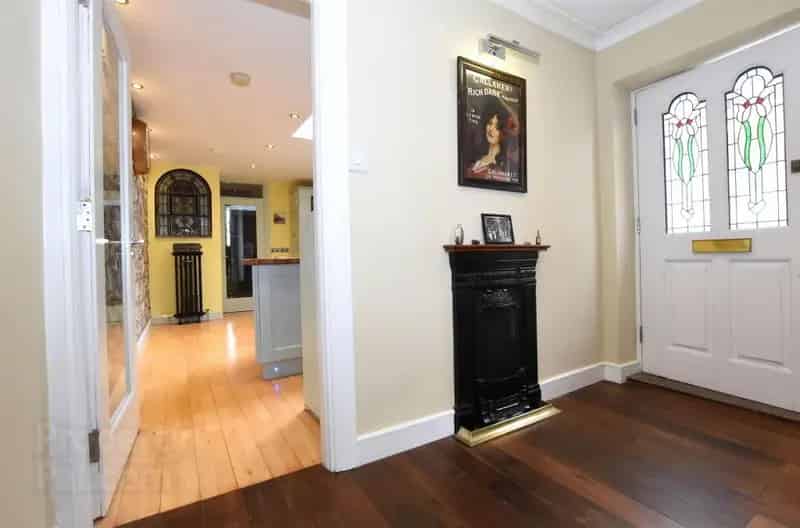 Duplex Apartment with 2 En-suite Bedrooms and Garden Room