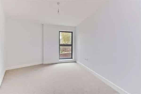 One Bedroom Apartment near Weybridge Town Centre