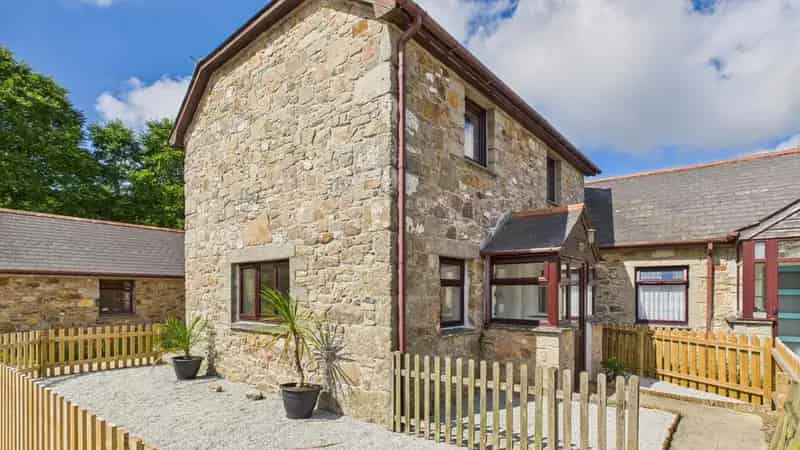 3 Bedroom End Terrace House for Sale