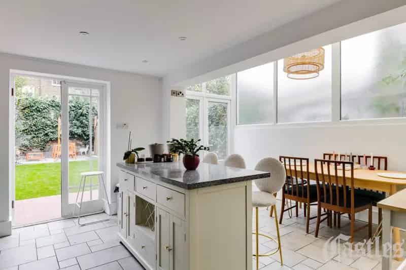 3 Bedroom Hackney Period House  Luxury Modern Amenities
