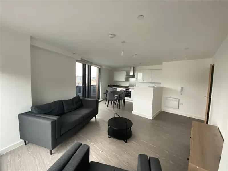 3 Bedroom Flat Near Manchester City Centre