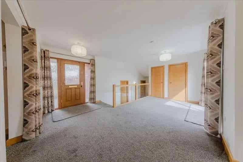 5 Bedroom House for Sale Near Lake