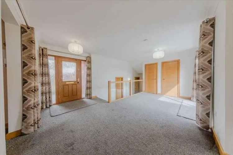 5 Bedroom House for Sale Near Lake