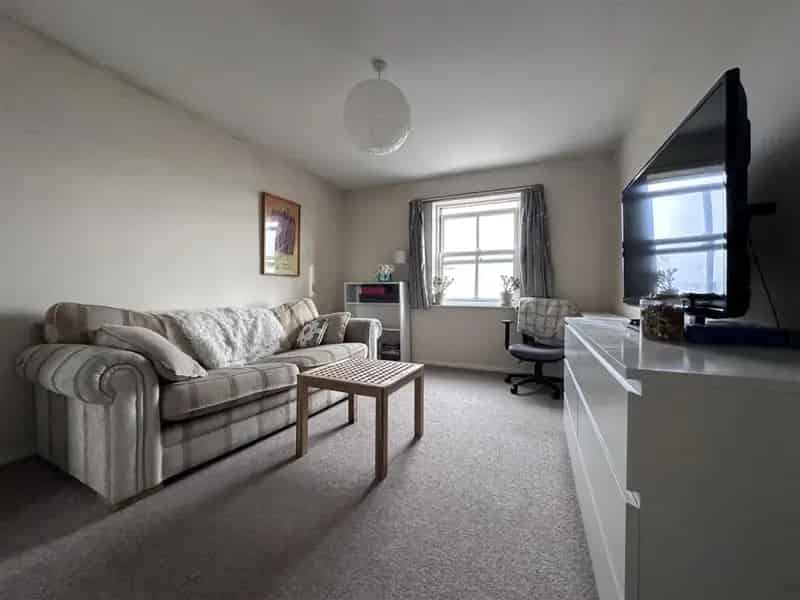 2 Bedroom Flat Kingsdown Parade 3rd Floor