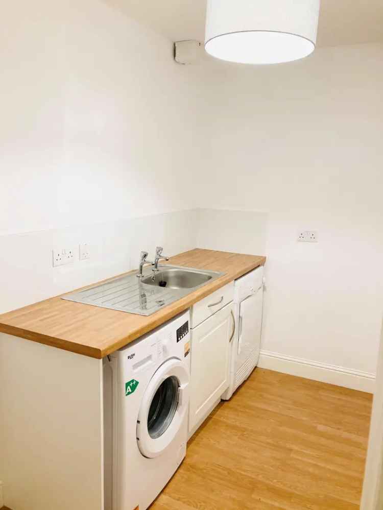Modern 3-Bedroom Townhouse for Lease in Aberdeen City Centre