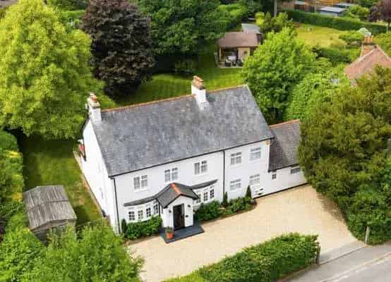 Family House with Annexe in The Sands Farnham