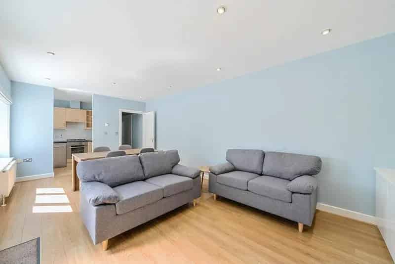 2 Bed 2 Bath Apartment with 51ft Roof Terrace and Secure Parking