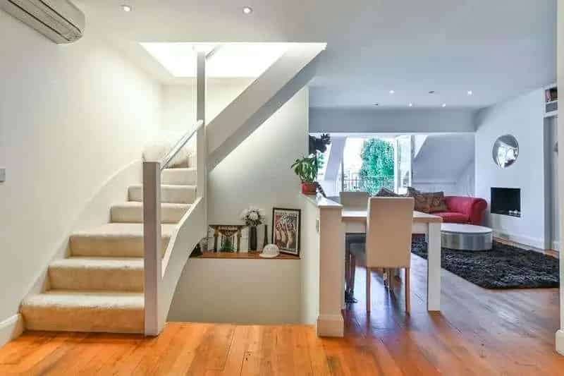 2 Bed Flat for Sale High Standard Finish Private Balcony Roof Terrace