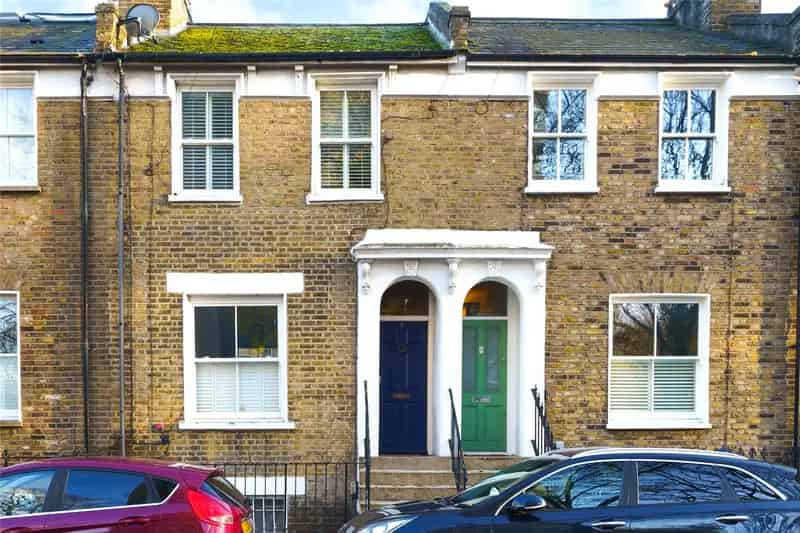 2 Bedroom Flat Apartment in London Near Dulwich Village