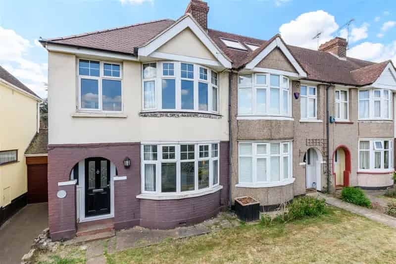 3 Bedroom End Terrace House for Sale