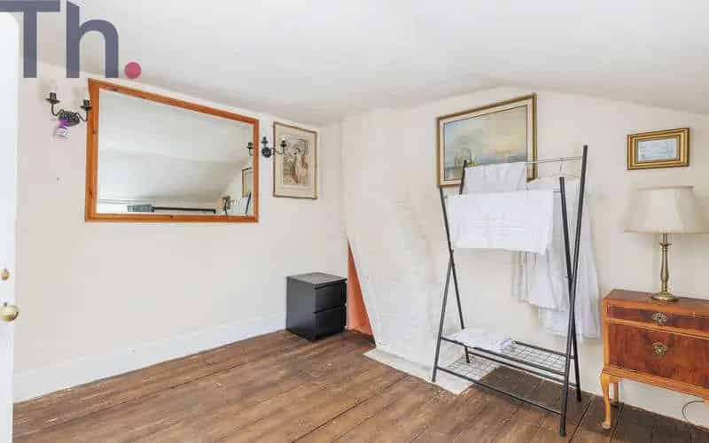4 Bed Elizabethan House for Sale in Carisbrooke