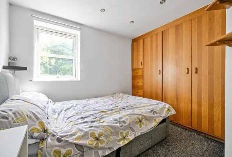 2 Bedroom Maisonette for Sale Chain Free