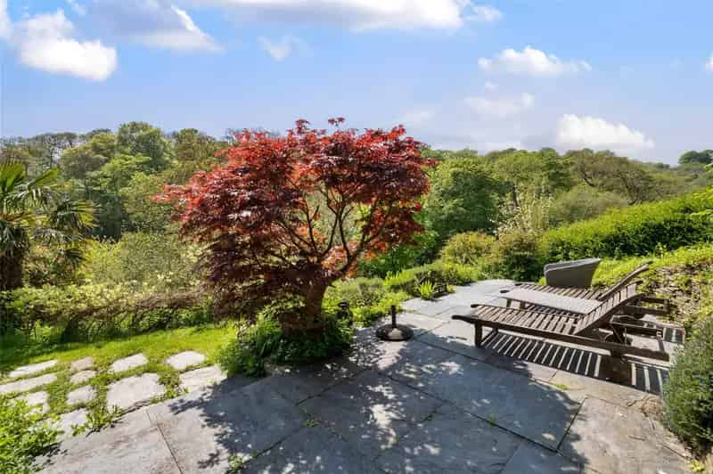 Grade II Listed 3-Bedroom Home with One Acre of Grounds