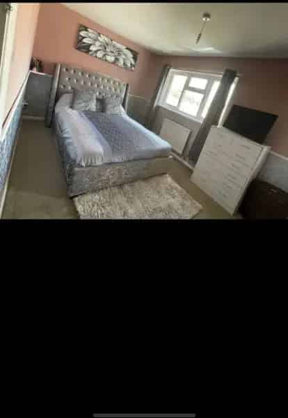 Large 2 Bed House Double Drive 3 Cars Big Storage