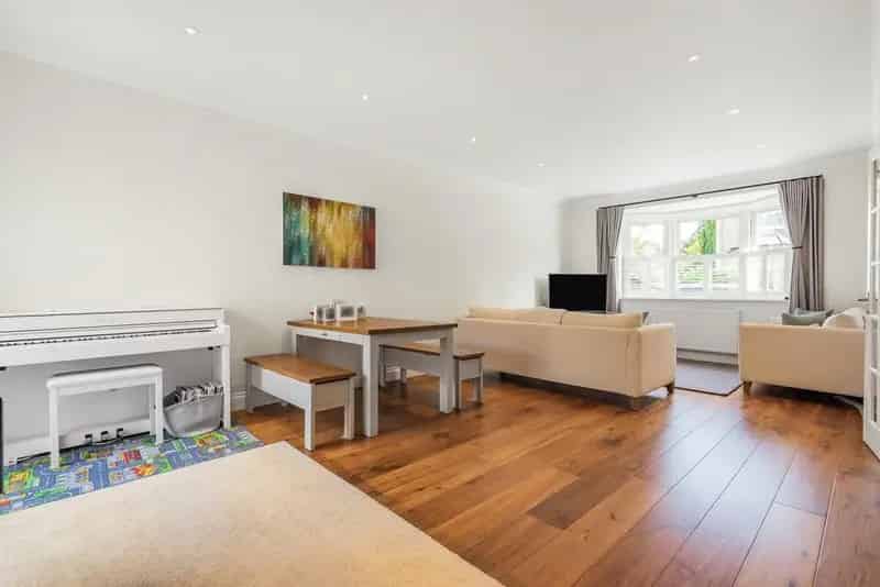 Three Double Bedroom House in Central Wimbledon