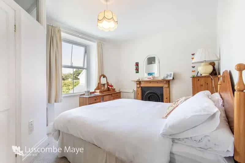 4 Bed Victorian House for Sale in Totnes Town Centre