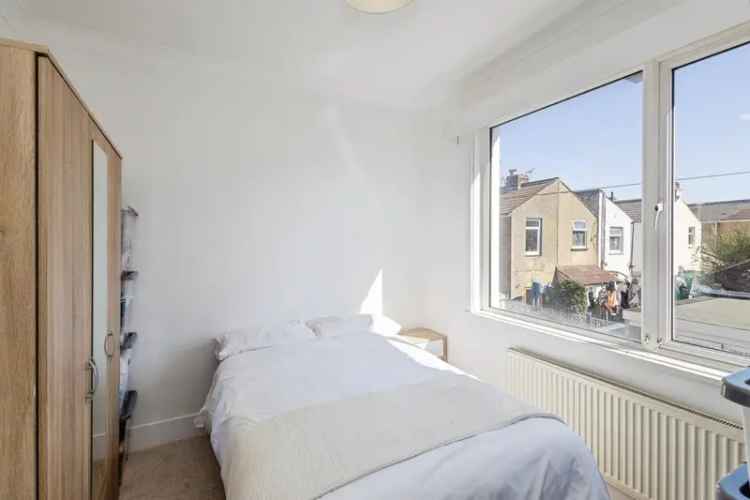 5 Bedroom Family Home with Annex and Off Road Parking
