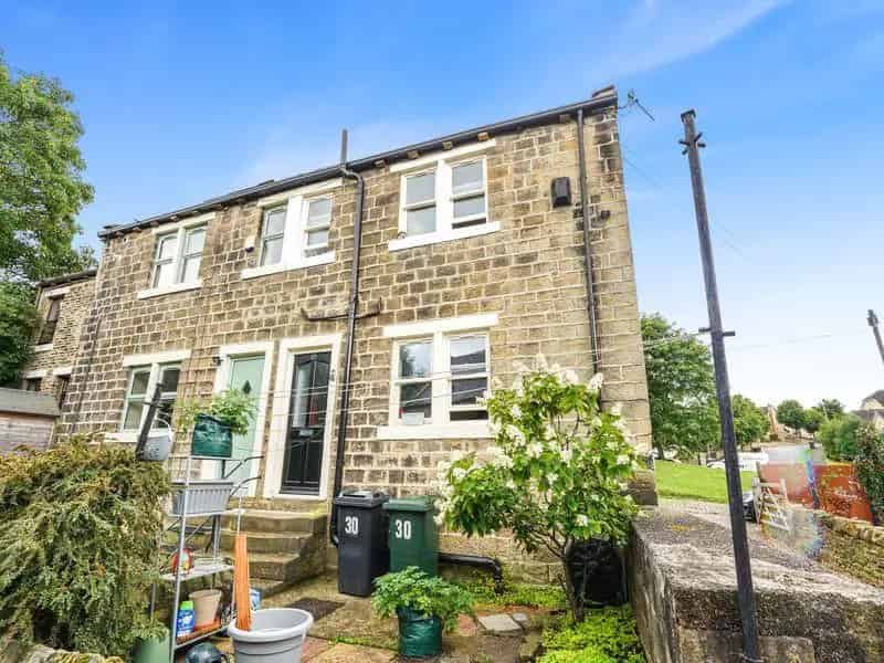 2 Bedroom Terraced House to Rent in Applerly Bridge