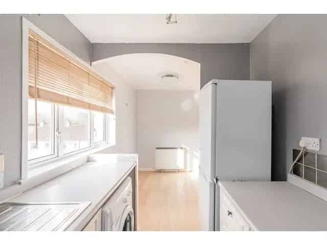 1 Bedroom Flat for Sale Top Floor with Parking and Gardens