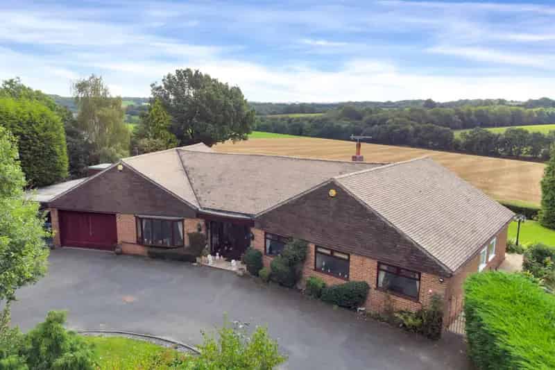 3-Bedroom Detached Bungalow Bretby Burton-on-Trent