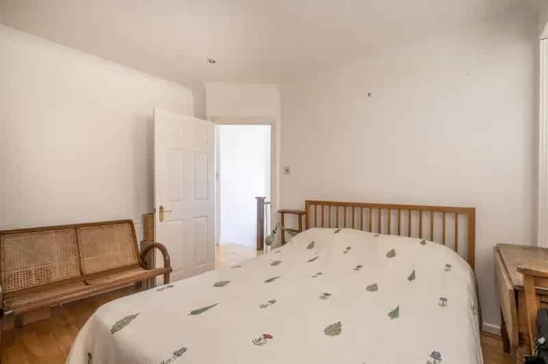 3 Bedroom Semi-Detached House For Sale Near Barnes Common