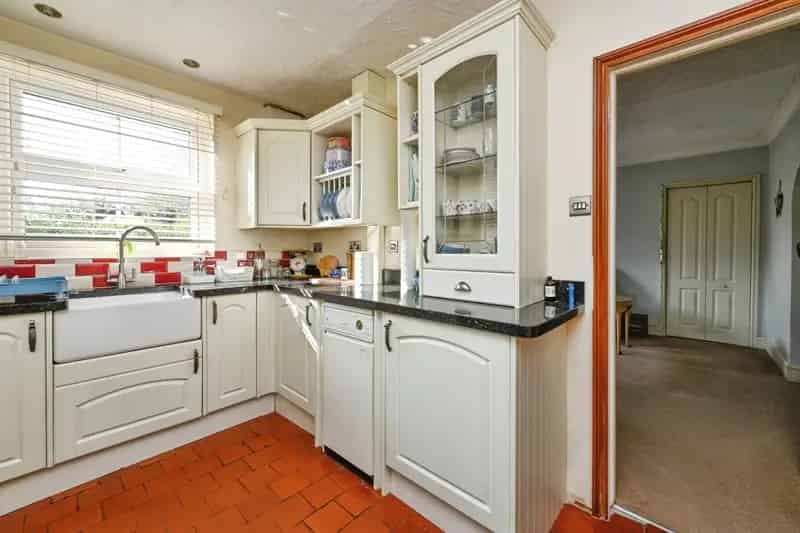 3 Bed Detached House with Character Features and Garden