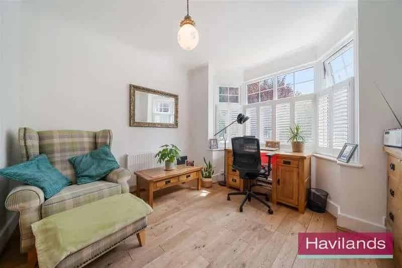 4 Bed House for Sale in Bush Hill Park EN1