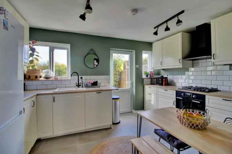 Spacious 2-Bed Freehold House Near Parson Street Station