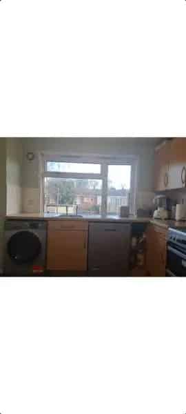 3 Bedroom House with 2 Bathrooms Ample Parking Near Shops Schools