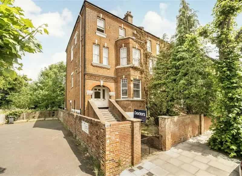 Two Double Bedroom Flat with Communal Garden - Fordwych Road