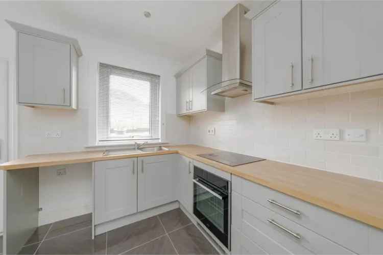 3 Bed Flat - Ground Floor with 1 Reception Room