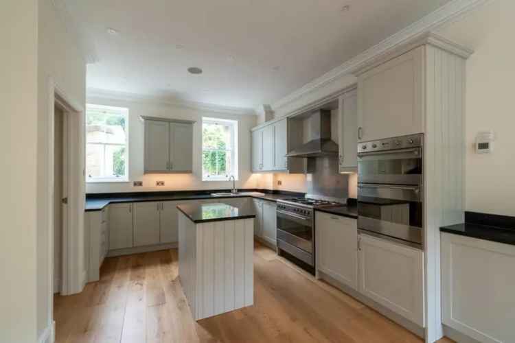 3 Bedroom Georgian Coach House Conversion Near Bath City Centre