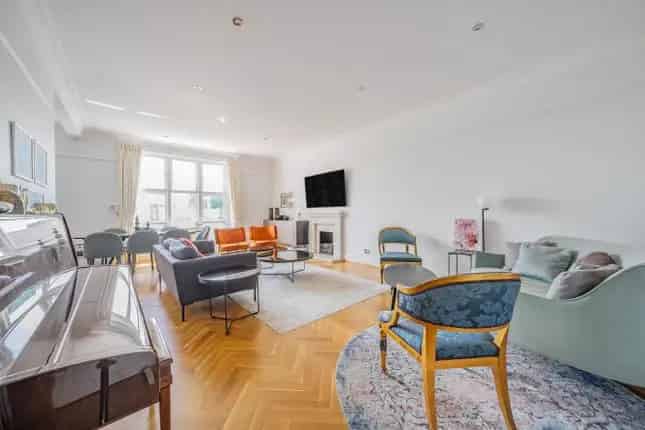 Belsize Park 3 Bed 2 Bath Lateral Apartment For Sale