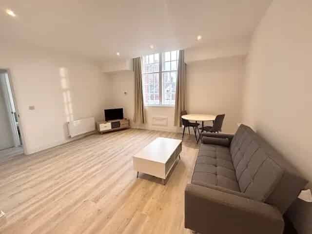 Hull City Centre 2-Bedroom Apartment - Modern & Refurbished