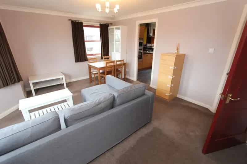 2 Bedroom Furnished Flat to Rent - Available April 2nd